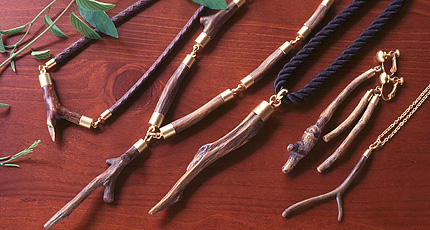 小枝のアクセサリーたち